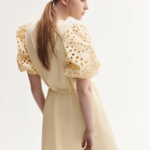 H&M NEW Summer Yellow Elegant Eyelet Dress Size L Embroidered Sleeves - Picture 2 of 9